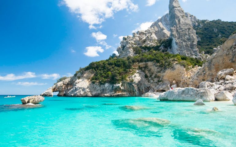 Le spiagge più belle della Sardegna: Cala Goloritzé, perla della costa baunese (FOTO)
