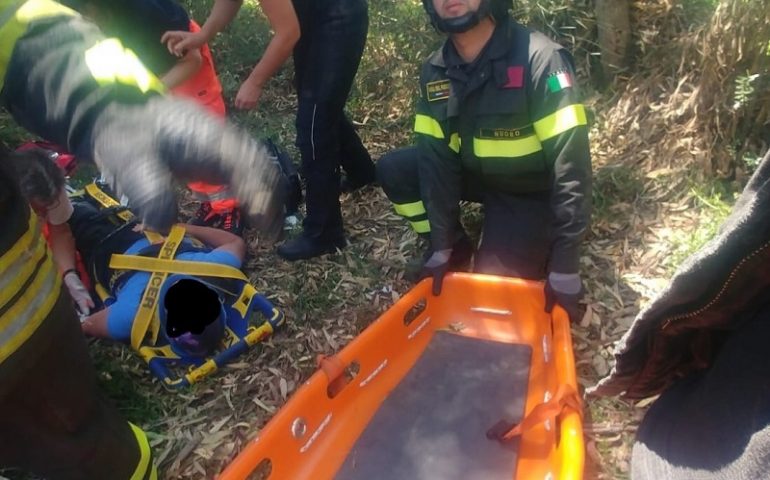 Tortolì, incidente sulla SS 198, due motociclisti sbalzati in un terreno in pendio
