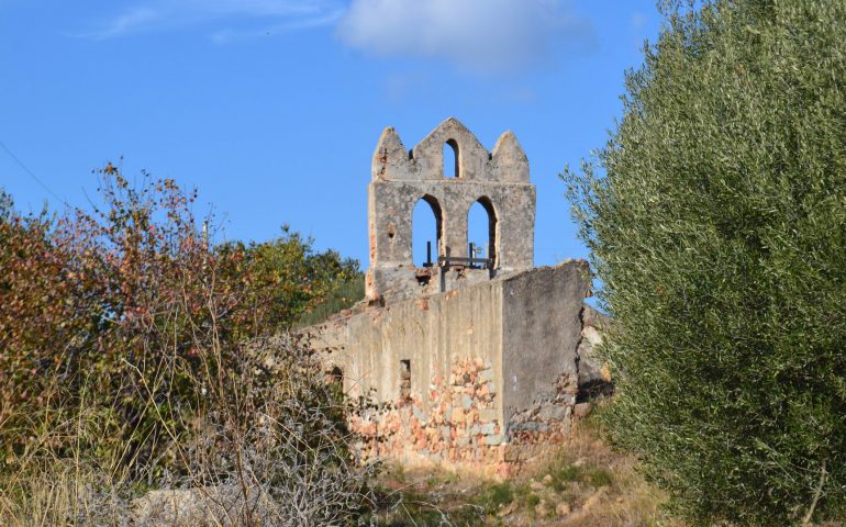 (FOTO) Lotzorai ci parla dal passato: Domus de janas, antichi ruderi e castello di Medusa