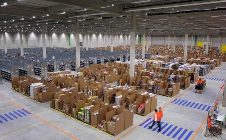 Lavoro in Sardegna: Amazon assumerà 1.700 persone a tempo indeterminato entro il 2018