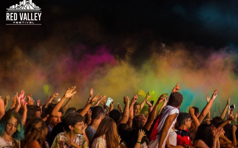 L’estate si accende in Sardegna con Red Valley Festival: sul palco Sean Paul, Gigi D’Agostino, Holi Color e Dark Polo Gang