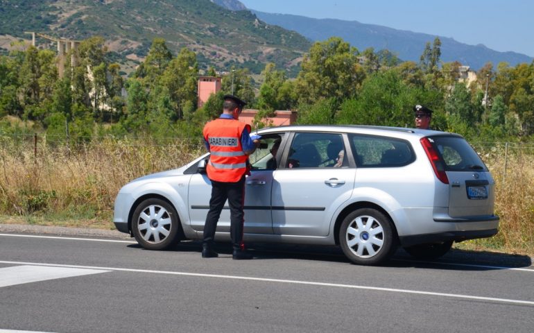 In auto con un coltello a serramanico, denunciati due ogliastrini