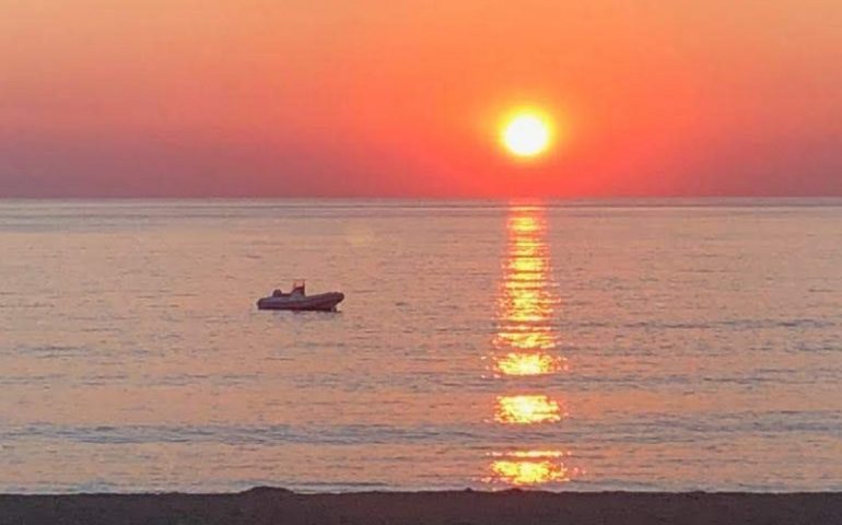 Le foto dei lettori. Il sole che sorge a Bari Sardo