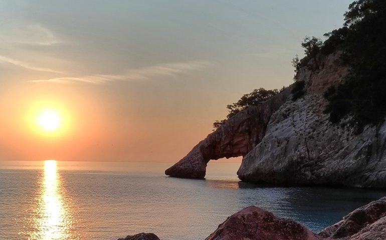 Le foto dei lettori. Sorge il sole su Cala Goloritzè