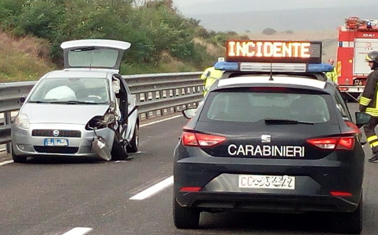 Ottana, incidente stradale sulla 131, pensionato estratto dalle lamiere dai Vigili del Fuoco