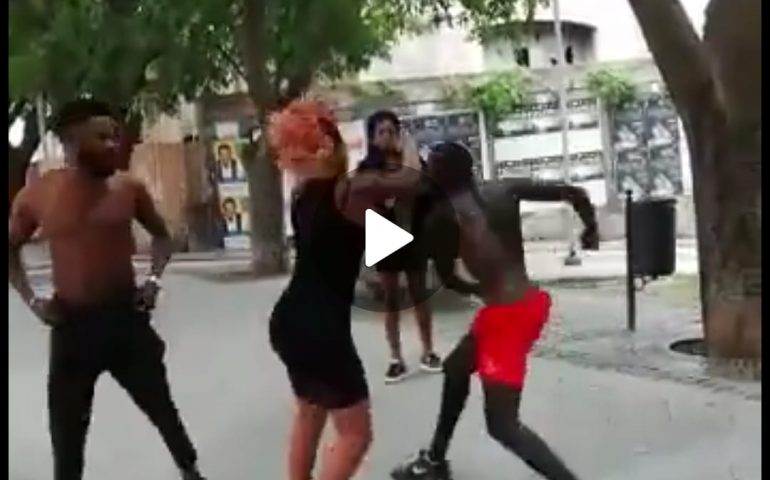 (VIDEO) Follia a Sassari: violenta rissa in pieno giorno tra 4 stranieri