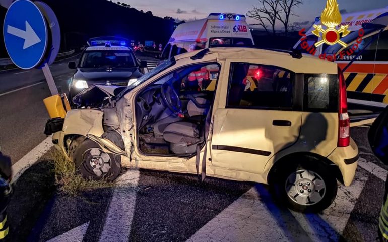 Incidente sulla Statale 131. Estratta dalle lamiere una persona incastrata in gravi condizioni