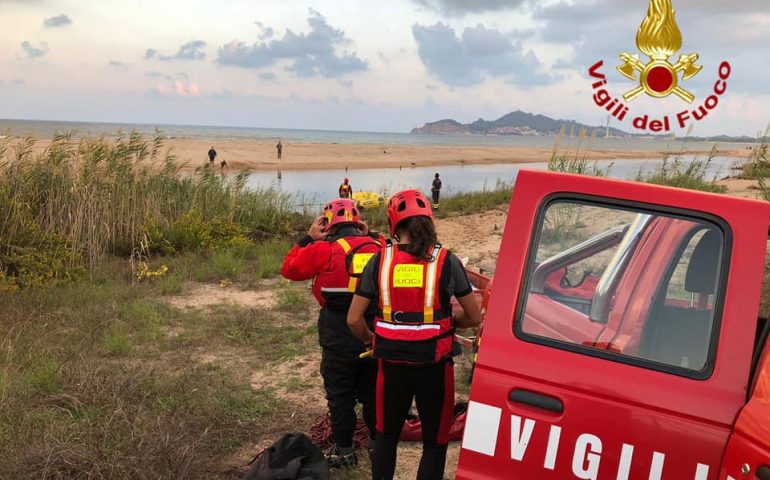 Si alza il livello del Rio Girasole e rimangono bloccati. Un uomo e il suo amico a quattro zampe salvati dai Vigili del Fuoco