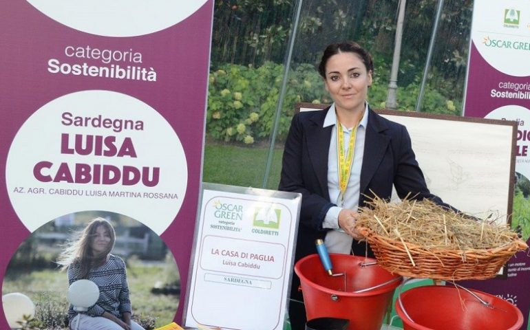 Luisa Cabiddu, giovane architetto-contadina di Girasole, vince l’Oscar green nazionale con le sue case in paglia