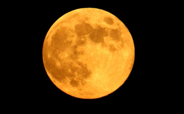 Stasera tutti col naso all’insù ad ammirare la “Luna piena del Cacciatore”
