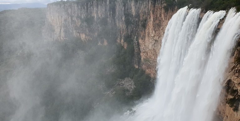 Le foto dei lettori. Le Cascate di Lequarci nello scatto di Federico Lai