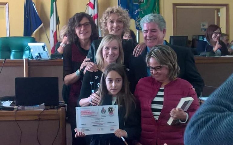 La fotonotizia. Oggi a Nuoro la scuola media di Lotzorai prima con il progetto “Toponomastica al femminile”