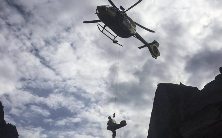 Viene colpito da un masso durante l’arrampicata. Interviene l’elisoccorso