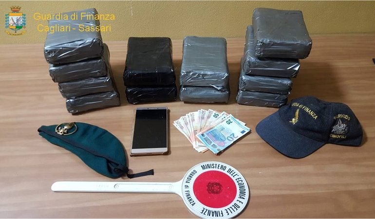 Duro colpo al traffico di droga in Sardegna: sequestrati a Porto Torres 15 kg di cocaina