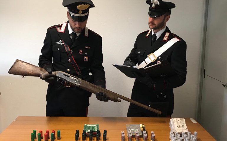 Orune, in auto con fucile dalla matricola abrasa e munizioni. 50enne arrestato dai carabinieri