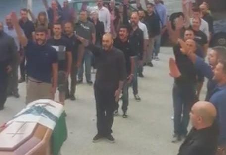 Saluto romano al funerale del docente universitario a Sassari. Ci sono 23 indagati