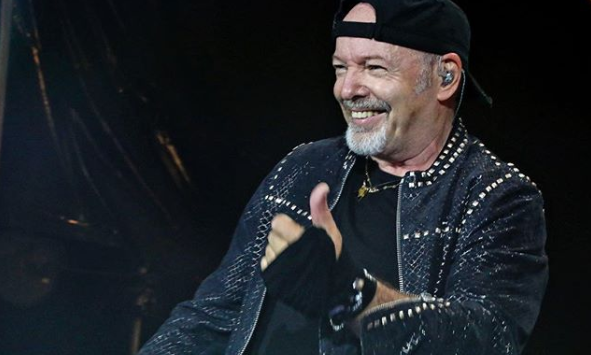 Abetende Vasco Rossi in  Casteddu