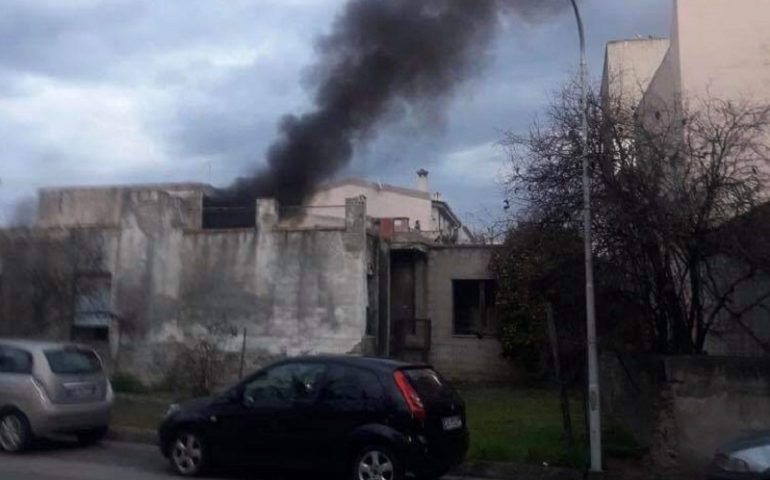 Tortolì, incendio in una casa. Fiamme forse partite da un divano