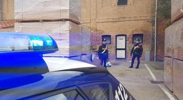 Minorenne uccide a coltellate 63enne: «Voleva stuprarmi»