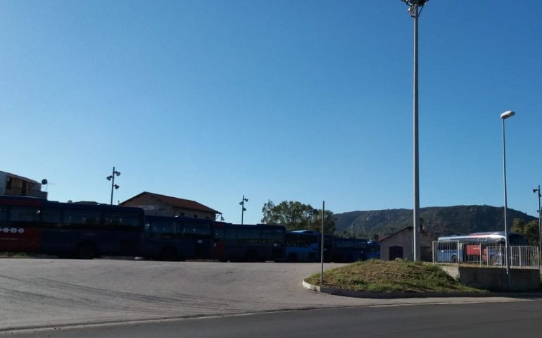 Tortolì, finalmente il centro intermodale vive. Da ieri la stazione ospita i primi autobus