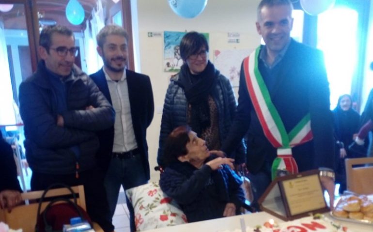 Grandi festeggiamenti a Jerzu per i cento anni di Ida Mereu