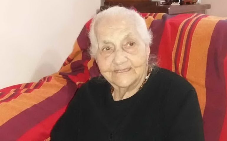 Sardegna, terra di centenari: tanti auguri alla nonnina Maria Aresti che oggi spegne 107 candeline