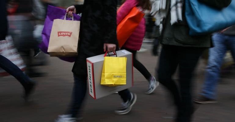 Domani in Sardegna al via con i saldi invernali: spesa media prevista di 205 euro a famiglia