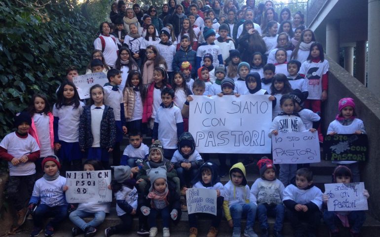 Dalle scuole di Baunei la solidarietà al mondo della pastorizia, “per una lotta civile giusta e condivisa”