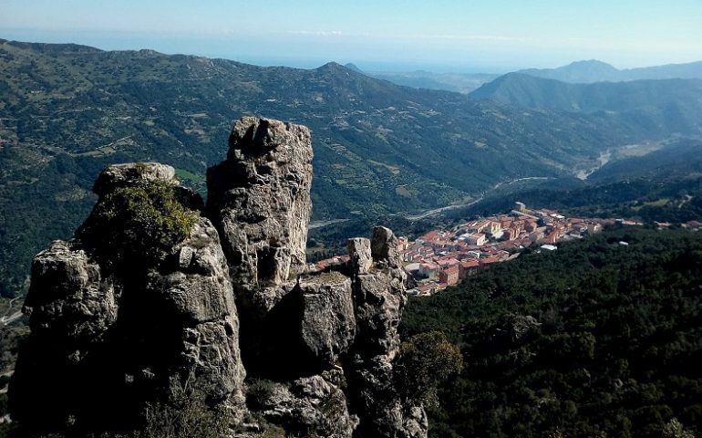 Le foto dei lettori. Valle del Pardu e Osini: panorama mozzafiato nello scatto di Anna Piroddi