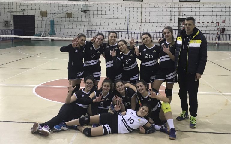 Le ragazze del Delta Volley espugnano il difficile campo dell’Astor Oliena e mantengono la testa della classifica