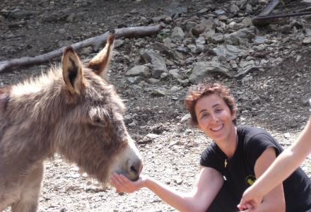 Il coraggio delle donne. La storia della pastora villagrandese Simona Mighela: determinazione pura nel cuore del Gennargentu