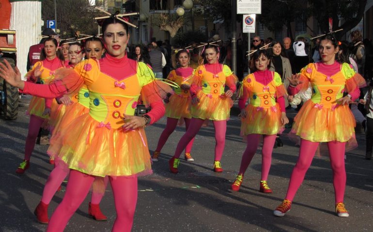 (FOTO) Carri allegorici musica e divertimento. Tortolì festeggia così il suo carnevale