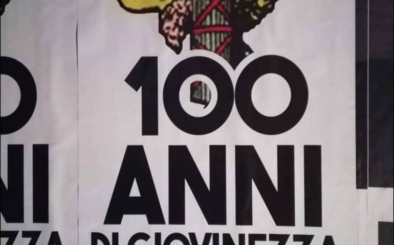 Manifesti fascisti affissi sui muri: a Sant’Antioco e in altre città italiane