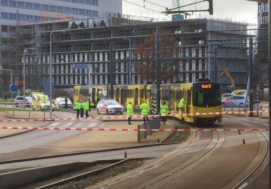Olanda: un uomo spara alla cieca su un tram a Utrecht e fugge. Ci sono feriti