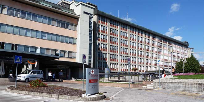 In fuga da un posto di blocco travolge bimbo di 2 anni. Il piccolo in gravissime condizioni