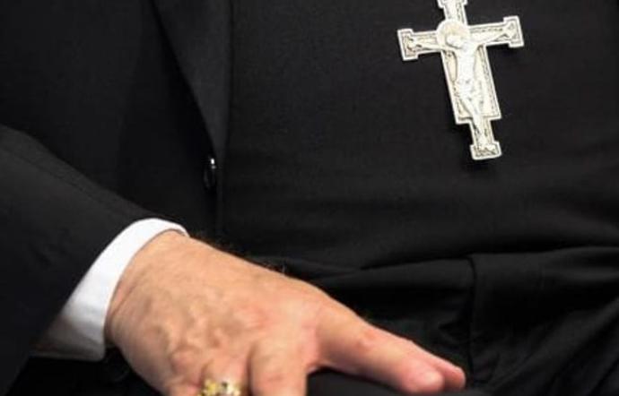1 anno e dieci mesi di carcere per Padre Genna, il prete che offrì a un minore lavoro e soldi in cambio di sesso