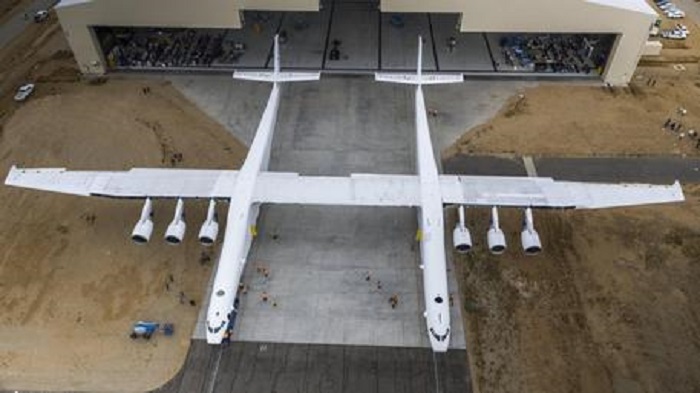 Decolla l’aereo più grande del mondo: il gigante in volo per 112 chilometri