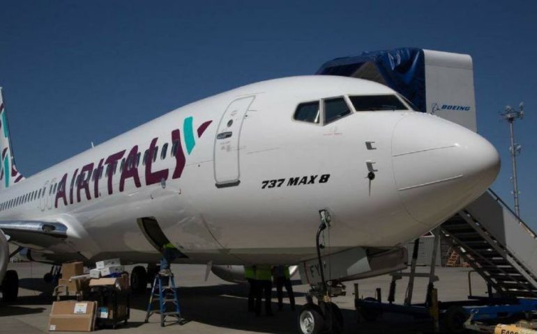 Sit in dei lavoratori Air Italy a Villa Devoto: qui i manager della compagnia e di Alitalia incontreranno Solinas