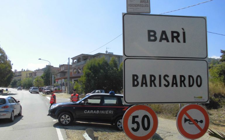 Bari Sardo, finisce fuori strada in stato di alterazione psicofisica. Giovane di Lotzorai nei guai