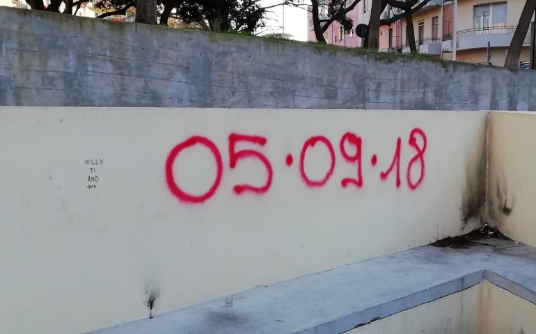Piazza Paese di Seui a Cagliari presa di mira dai vandali