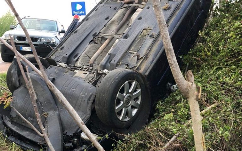 Incidente a Tortolì: uomo perde il controllo dell’auto e si ribalta