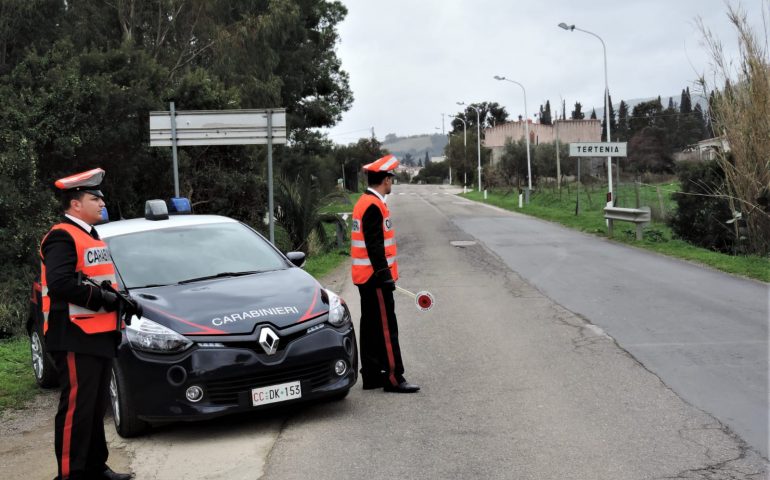 Tertenia, 25enne ubriaco perde il controllo dell’auto e si ribalta. Denunciato dai Carabinieri