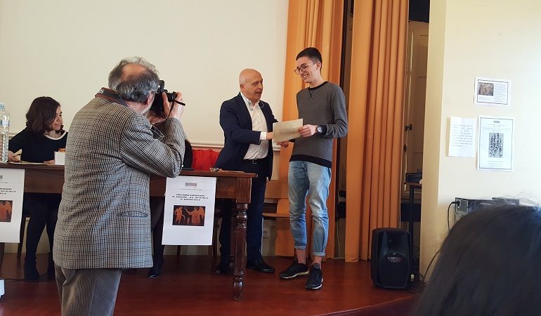 Liceo Classico di Tortolì vincente alla gara regionale di traduzione dal greco. Filippo Demurtas sul podio