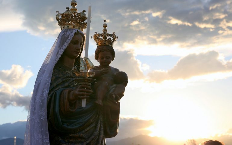 (FOTO) La protettrice della Sardegna ad Arbatax. Tantissimi fedeli per il pellegrinaggio della Madonna Nostra Signora di Bonaria