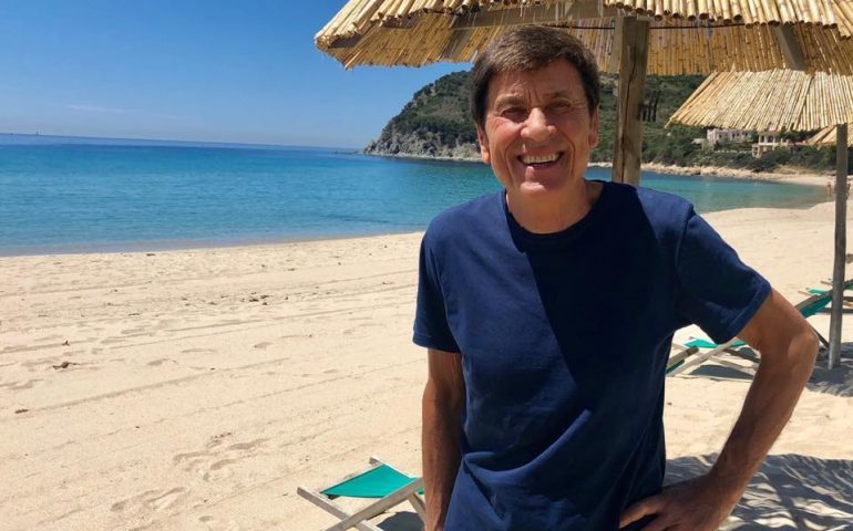 “Sardegna. Bel sole, mare calmo, giornata splendida”: Morandi posta uno scatto sui social ed è boom di like