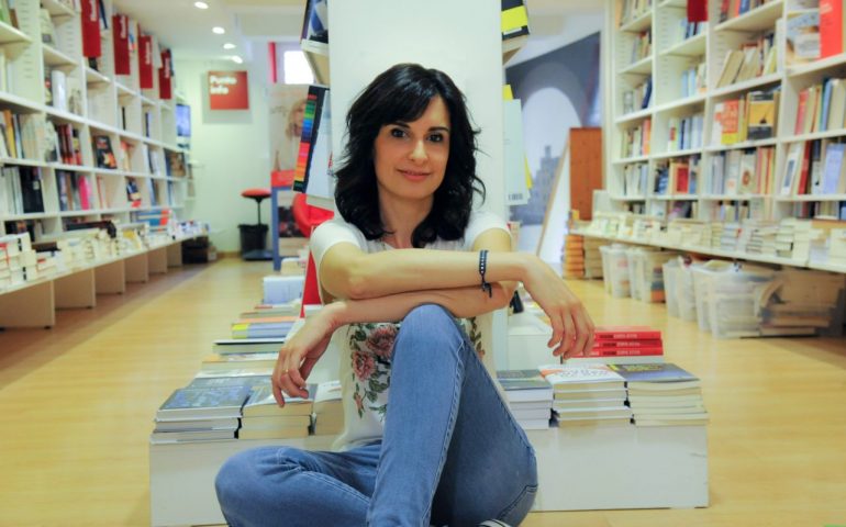 La scrittrice lucchese Chiara Parenti a Nuoro a presentare “Un intero attimo di beatitudine”
