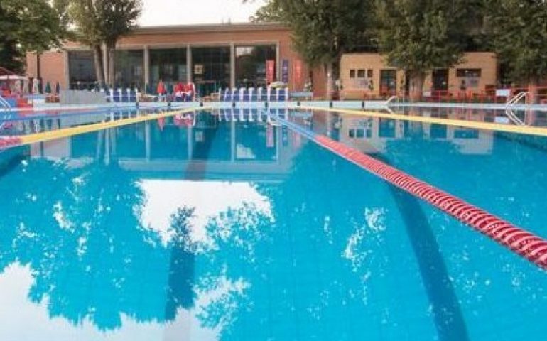 Tragedia sfiorata: tredicenne viene risucchiata da uno dei bocchettoni in piscina e rischia di annegare