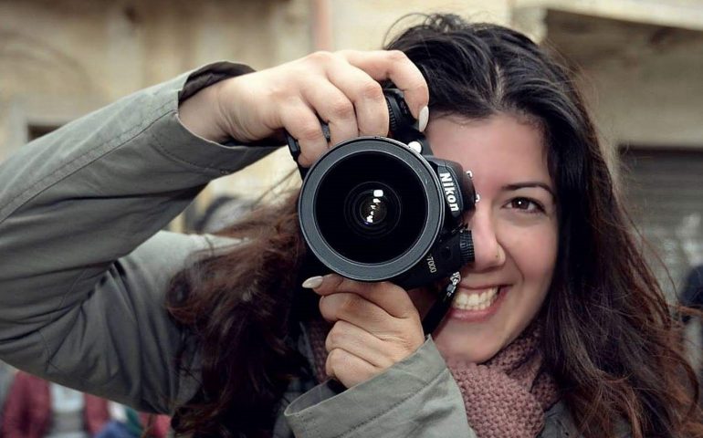 “Le fotografie? Per me viaggi spazio-temporali”. Intervista alla fotografa ogliastrina Monica Selenu