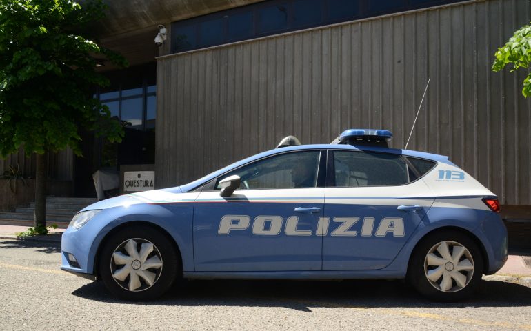 Nuoro: controlli a raffica, la polizia identifica 1245 persone e controlla 910 veicoli in una sola settimana