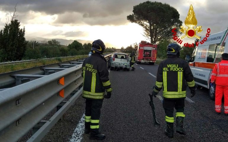 Iglesias, incidente all’alba sulla 130: due persone estratte dalle lamiere dai Vigili del Fuoco